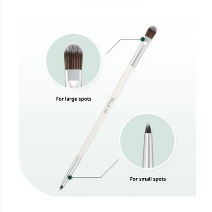 Dual concealer brush 810